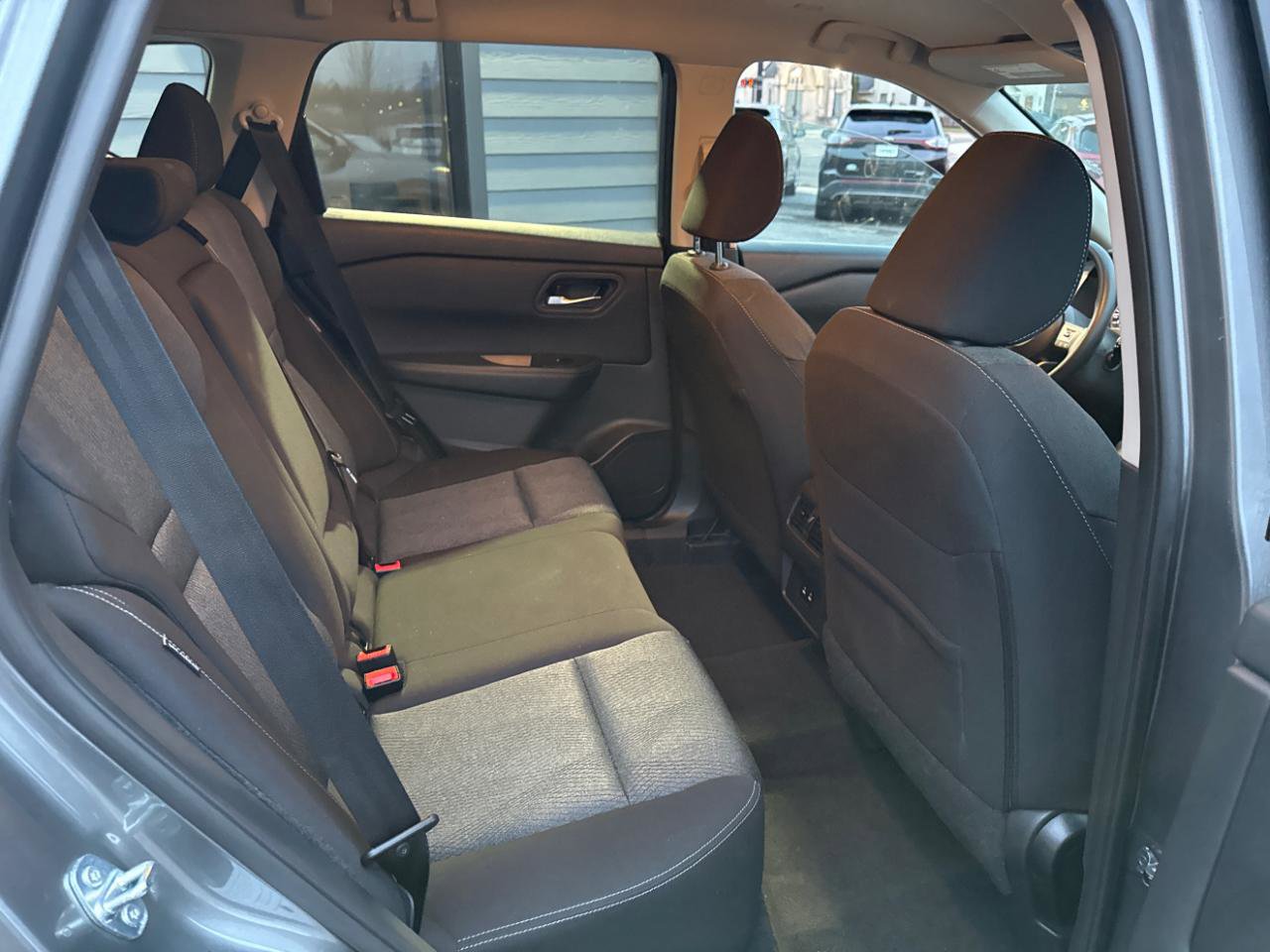 Used 2024 Nissan Rogue SV image 11