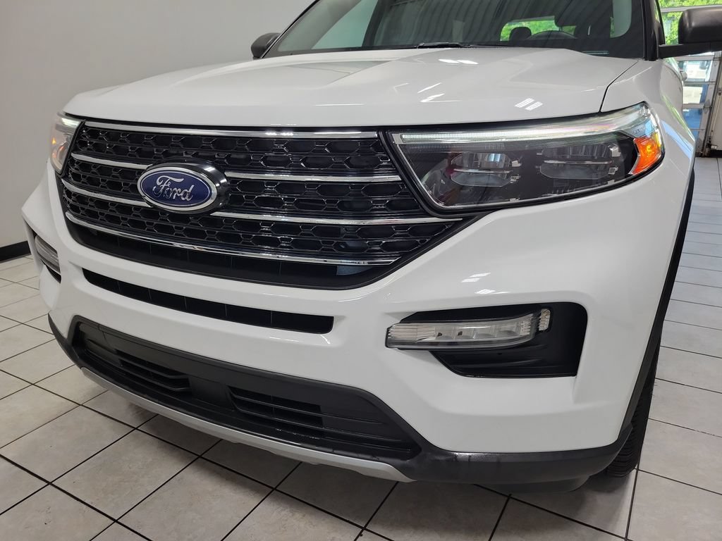 Used 2021 Ford Explorer XLT w/ Equipment Group 202A AWD/4WD image 24
