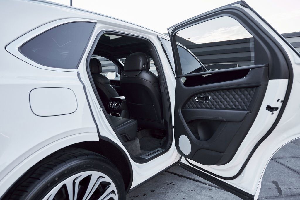 Used 2022 Bentley Bentayga image 24