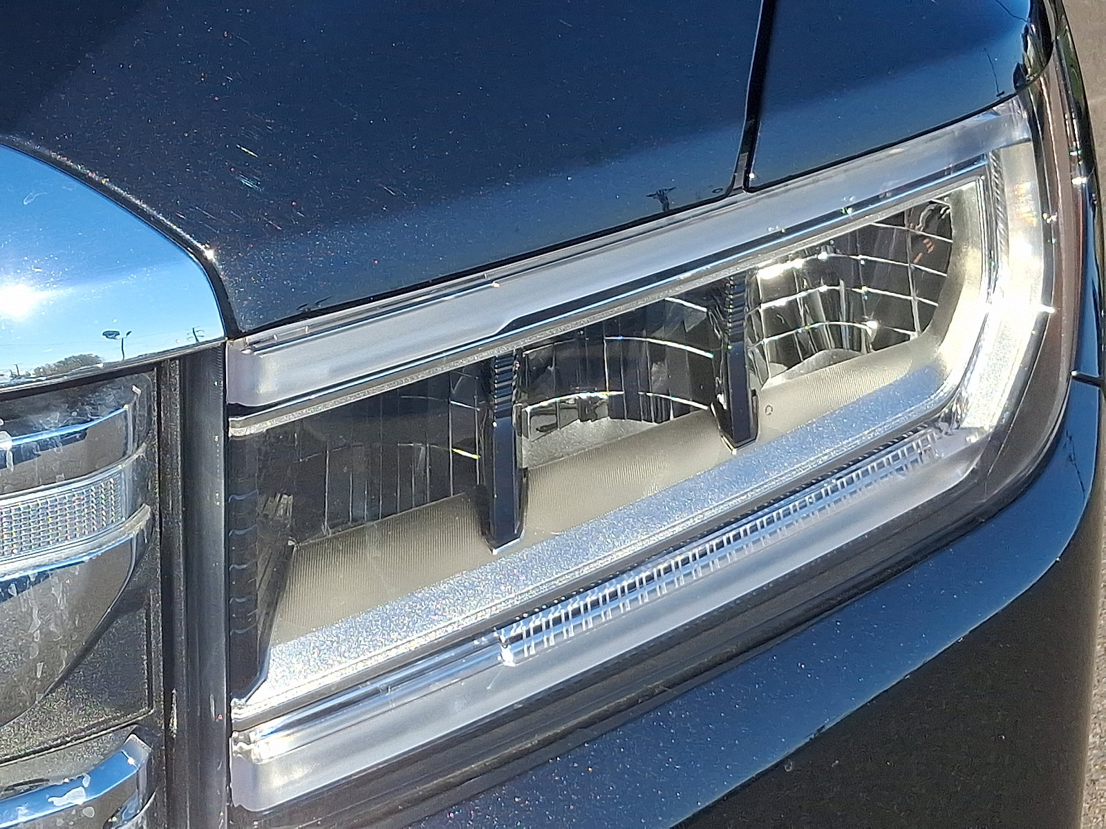 Used 2023 GMC Acadia SLE image 9