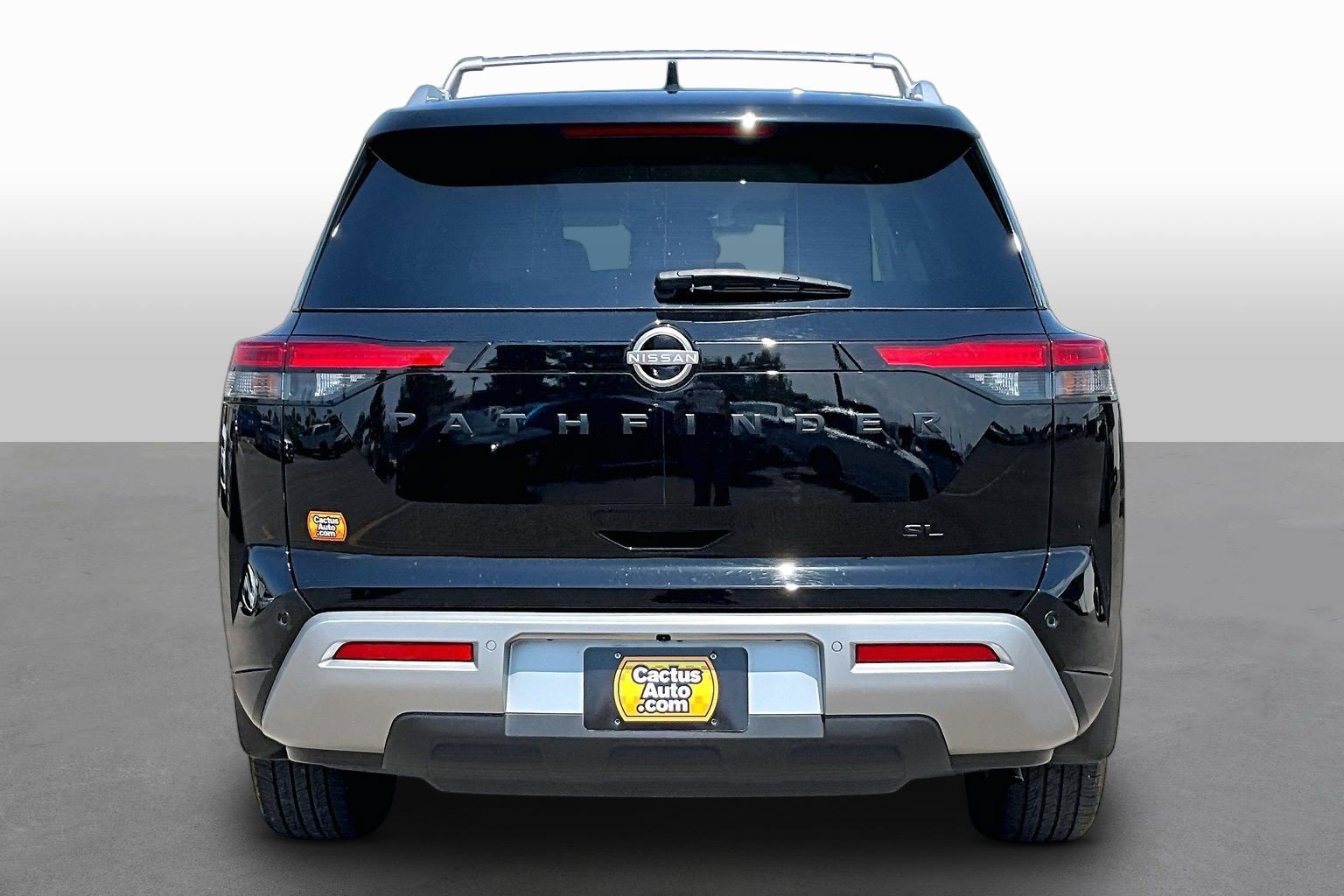 Used 2023 Nissan Pathfinder SL w/ Black Appearance Package FWD image 4