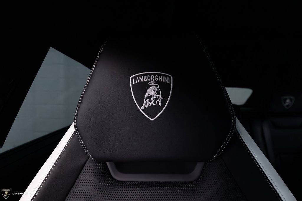 Used 2025 Lamborghini Urus Performante AWD/4WD image 58