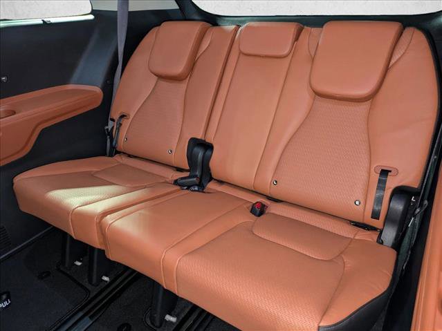 Used 2023 Kia Carnival SX Prestige image 21