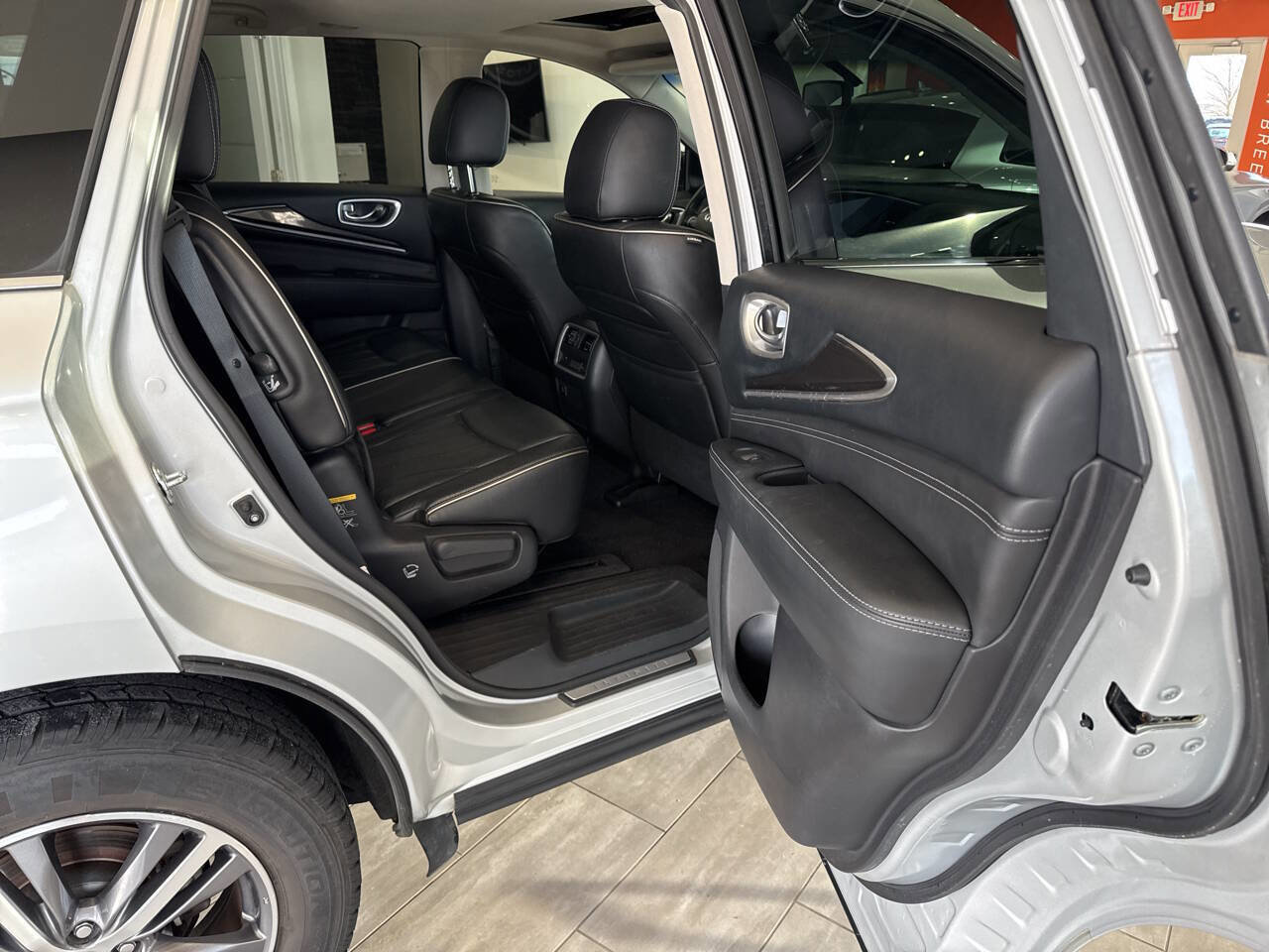 Used 2016 INFINITI QX60 AWD w/ Premium Package image 37