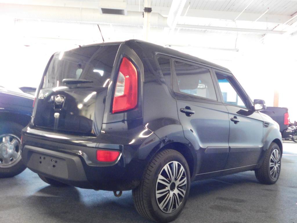 Used 2013 Kia Soul + w/ Audio Pkg FWD image 6