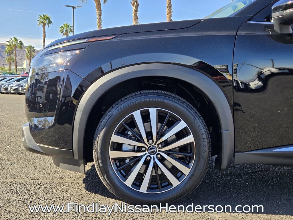 Used 2025 Nissan Pathfinder Platinum AWD/4WD image 9