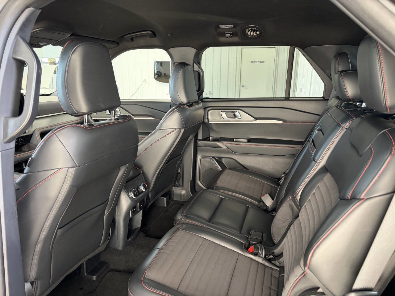 Used 2025 Ford Explorer ST-Line w/ ST-Line Street Pack image 24