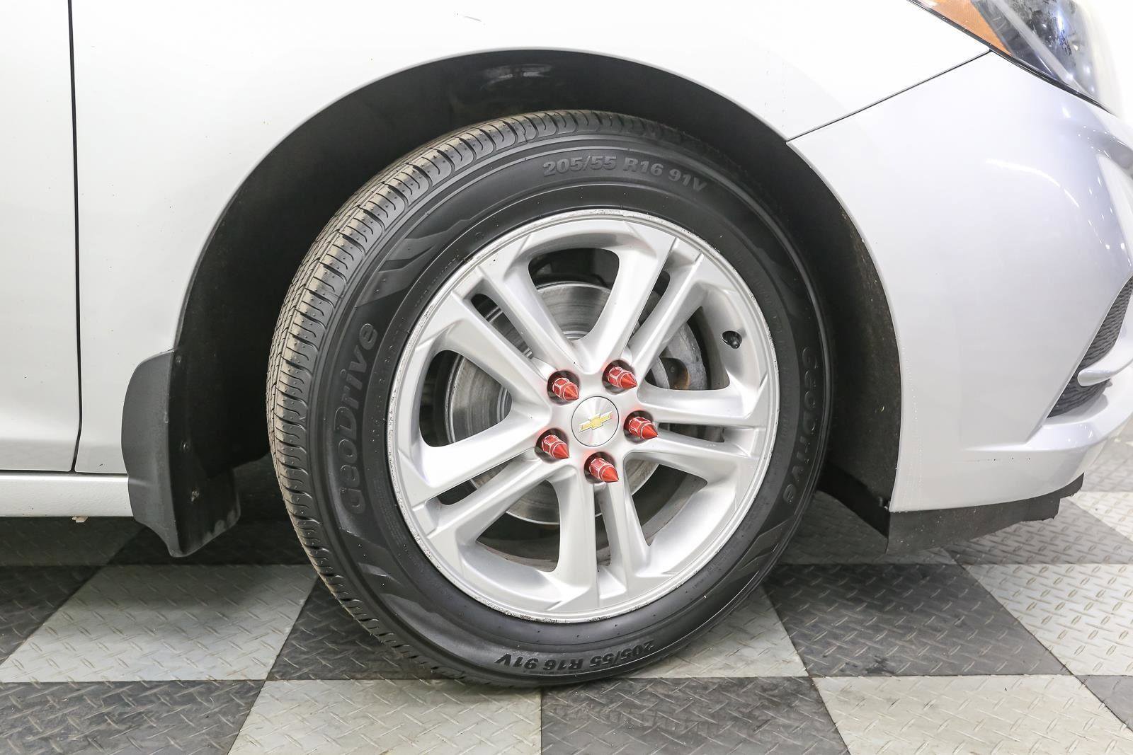 Used 2017 Chevrolet Cruze LT FWD image 14