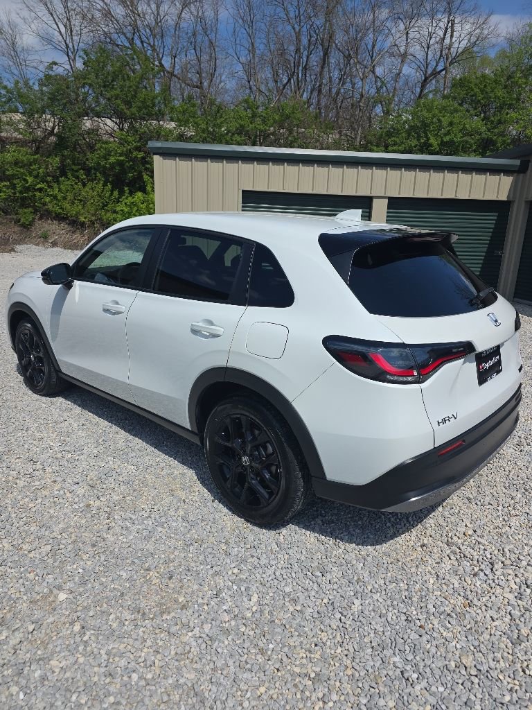 Used 2023 Honda HR-V Sport image 3