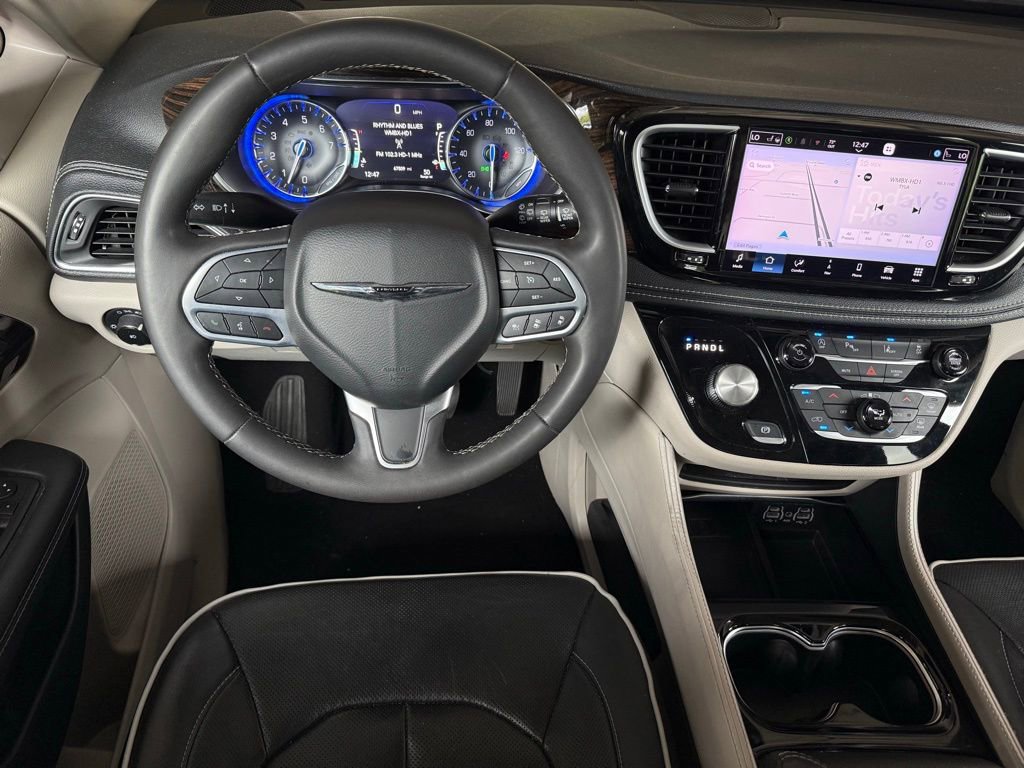 Used 2023 Chrysler Pacifica Limited FWD image 10