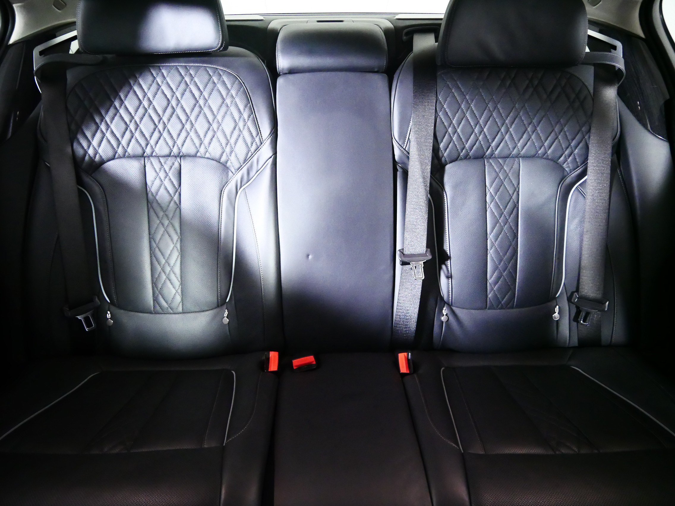 Used 2019 BMW M760i xDrive w/ Luxury Rear Seating Package AWD/4WD image 13