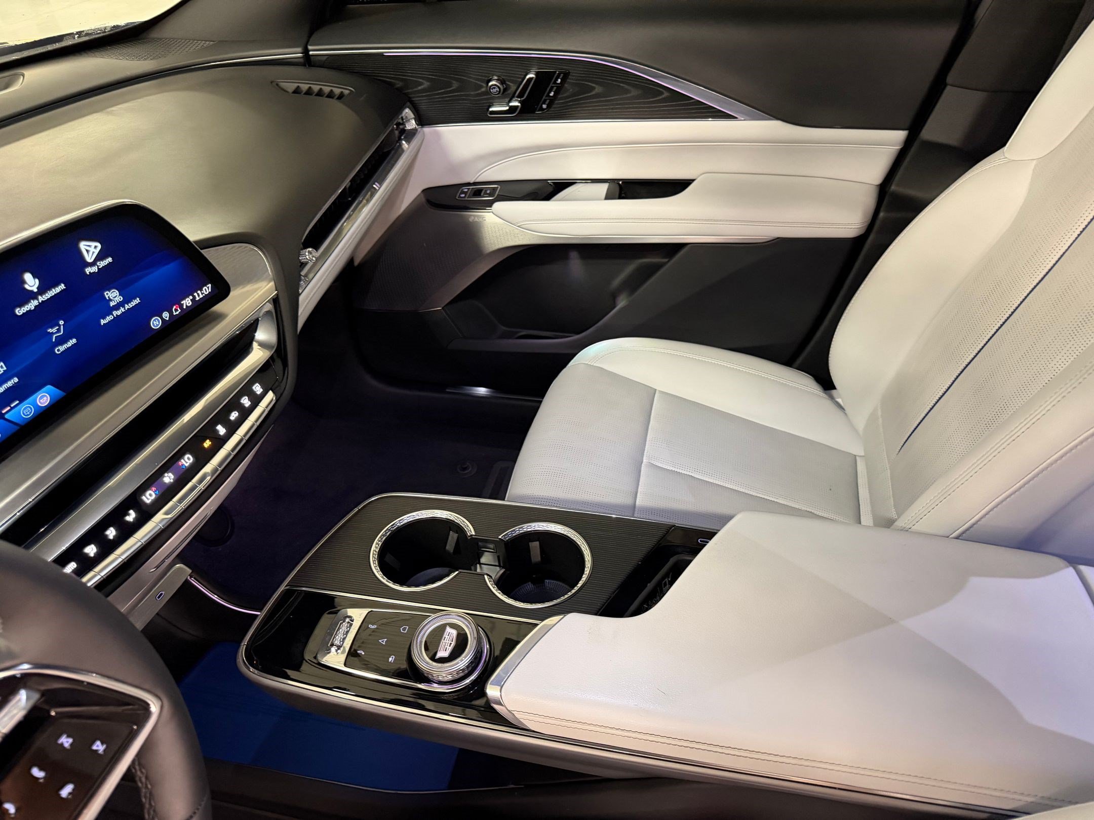 Certified 2024 Cadillac Lyriq Sport RWD image 37
