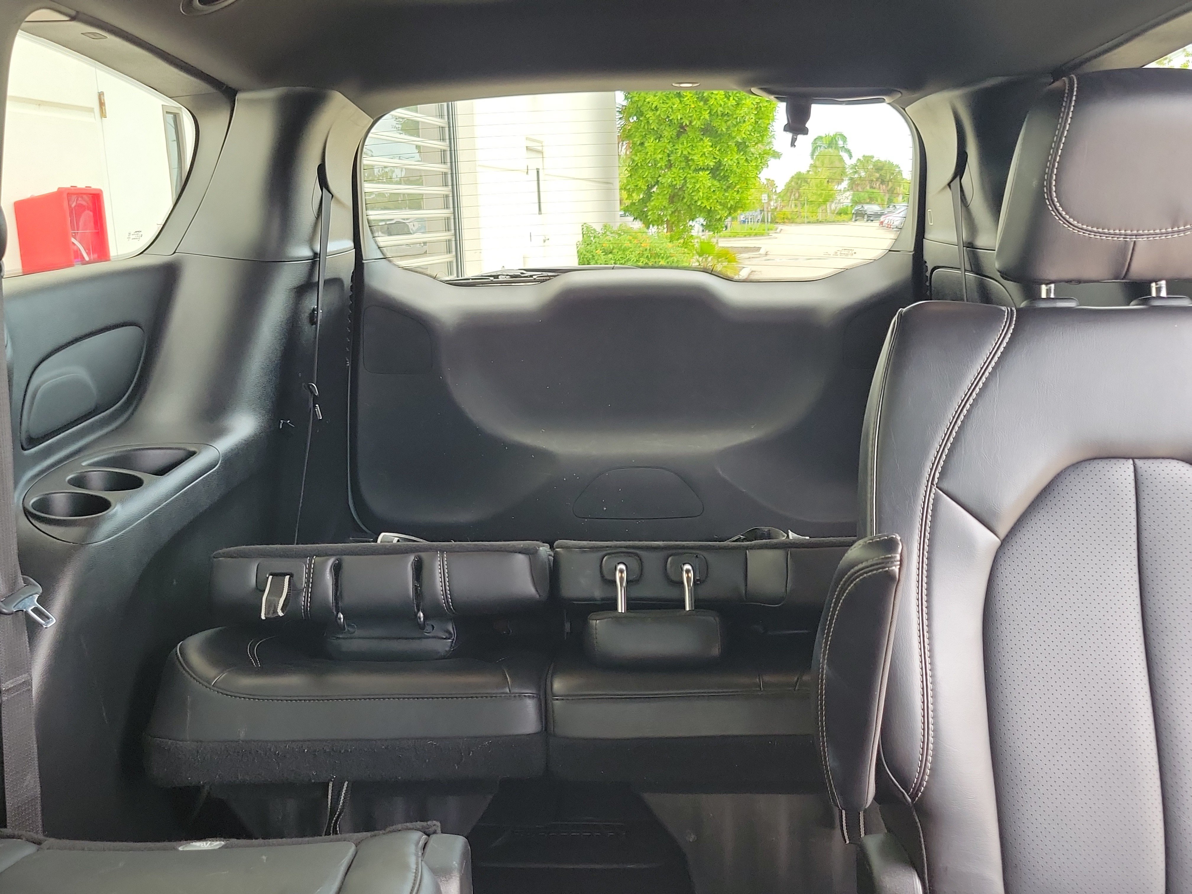 Used 2025 Chrysler Pacifica Select FWD image 12