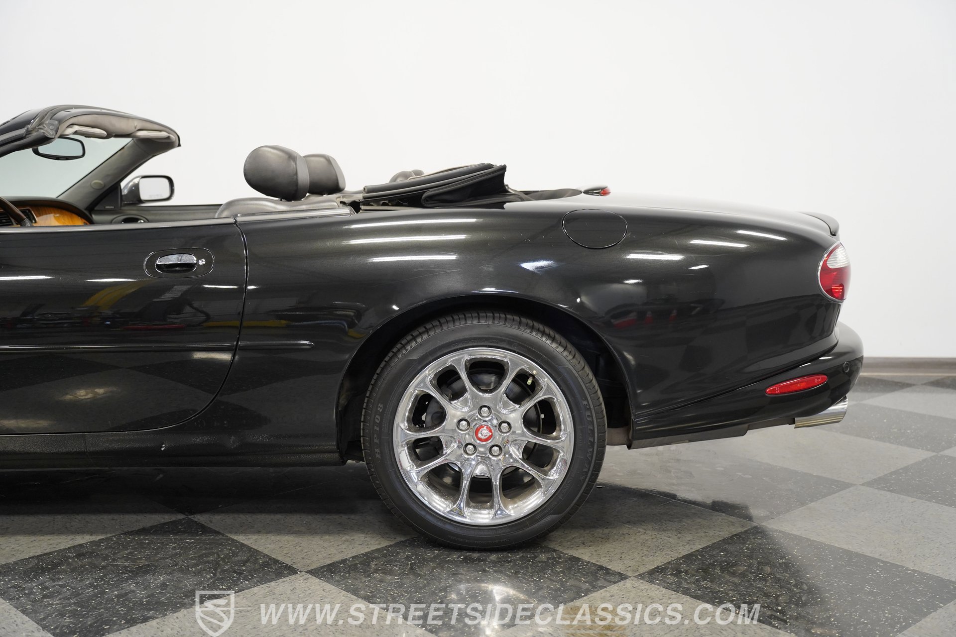 Used 2002 Jaguar XK8 Convertible image 24