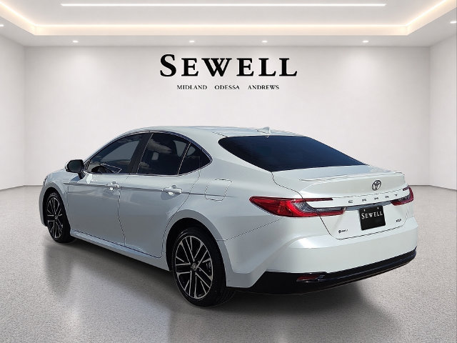 Used 2025 Toyota Camry XLE FWD image 3