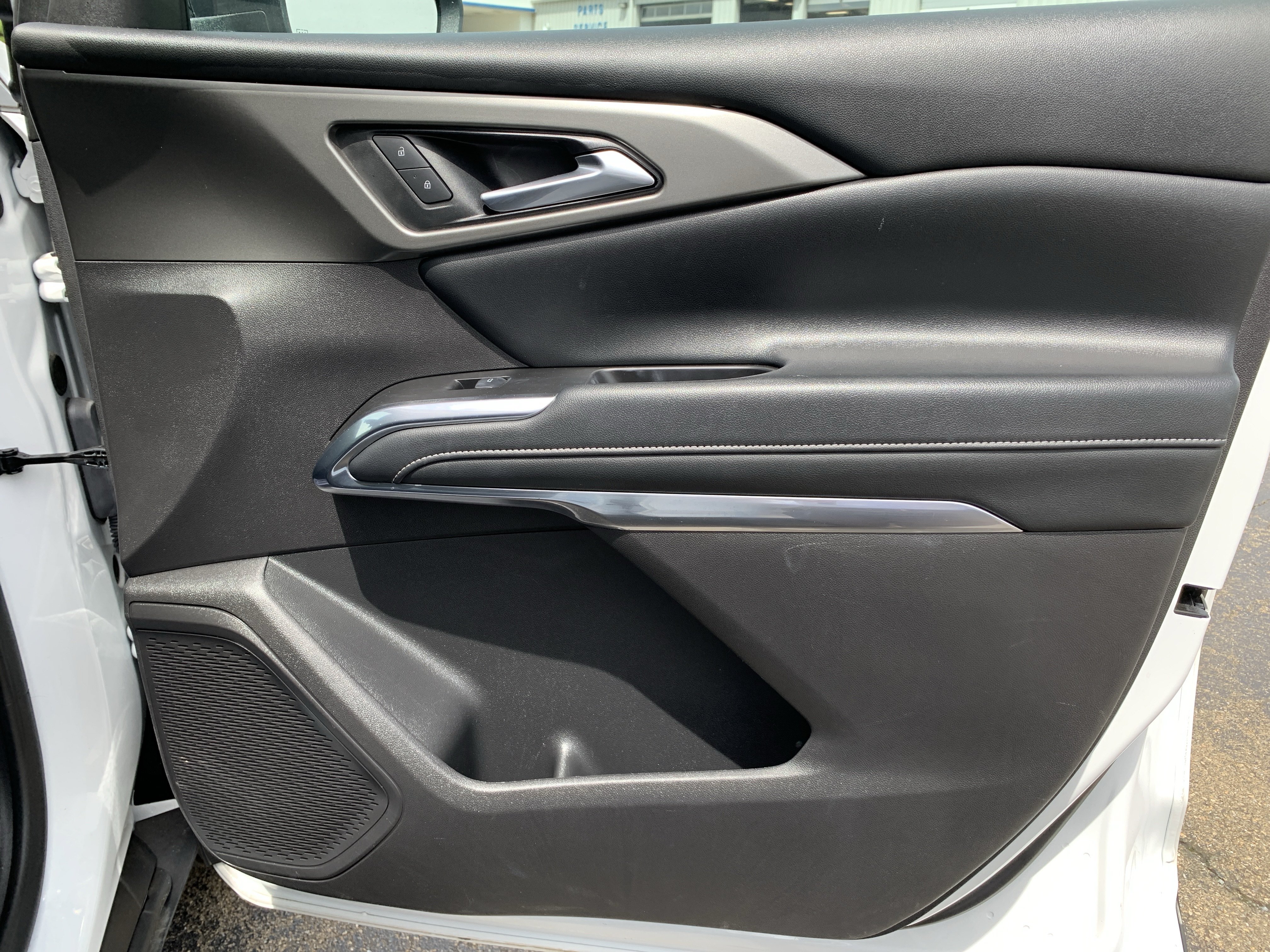 Used 2025 Chevrolet Traverse LT FWD image 47