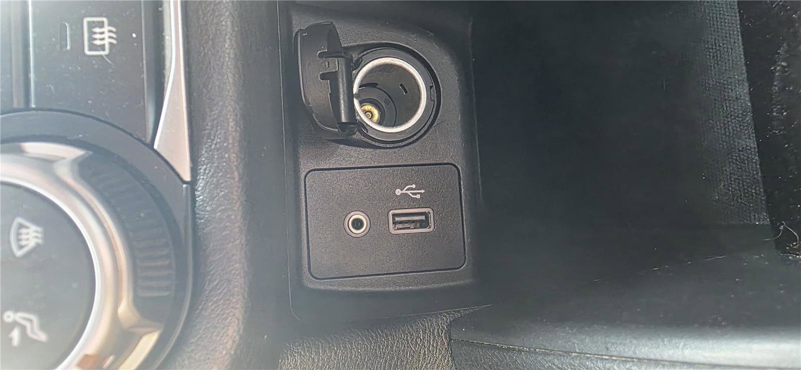 Used 2021 Nissan Versa SV FWD image 14