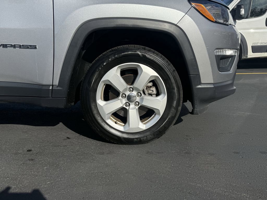 Used 2019 Jeep Compass Latitude w/ Cold Weather Group image 10