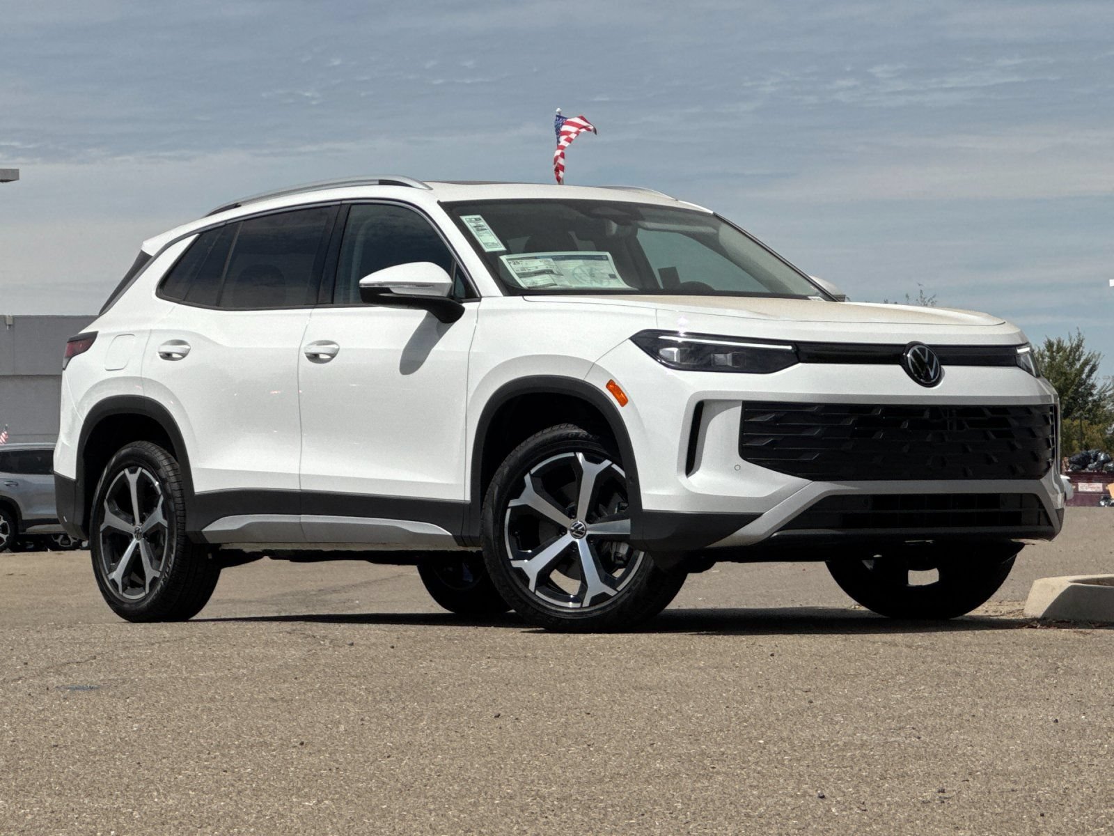 New 2026 Volkswagen Tiguan SE AWD/4WD image 2