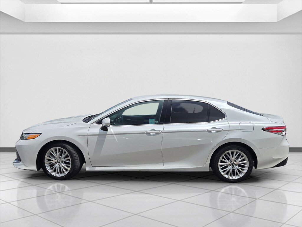 Used 2018 Toyota Camry XLE FWD image 8