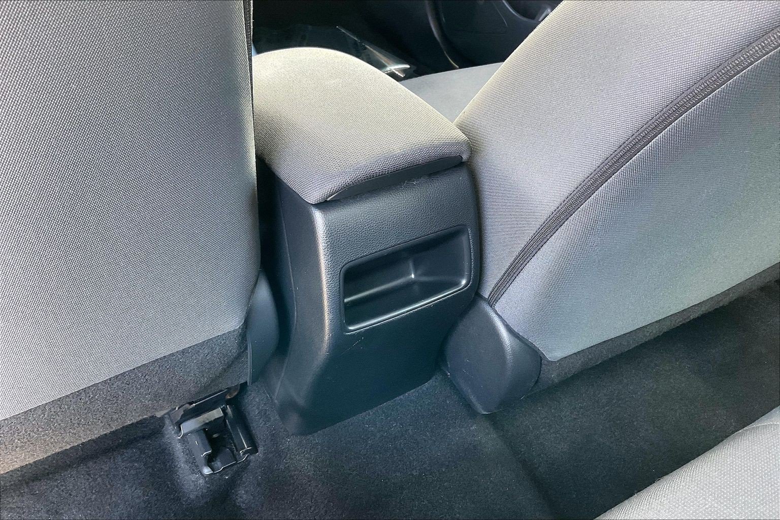 Used 2022 Toyota Corolla LE FWD image 38