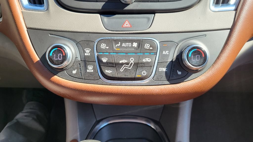 Used 2016 Chevrolet Malibu Hybrid w/ Leather Package FWD image 37