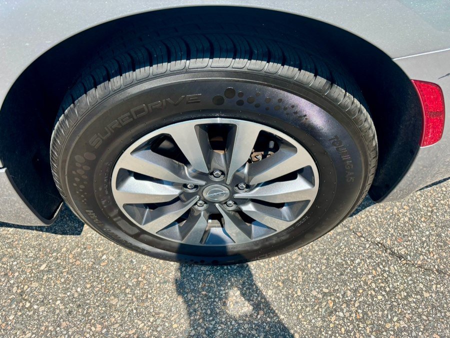 Used 2020 Chrysler Pacifica Touring-L Plus FWD image 37