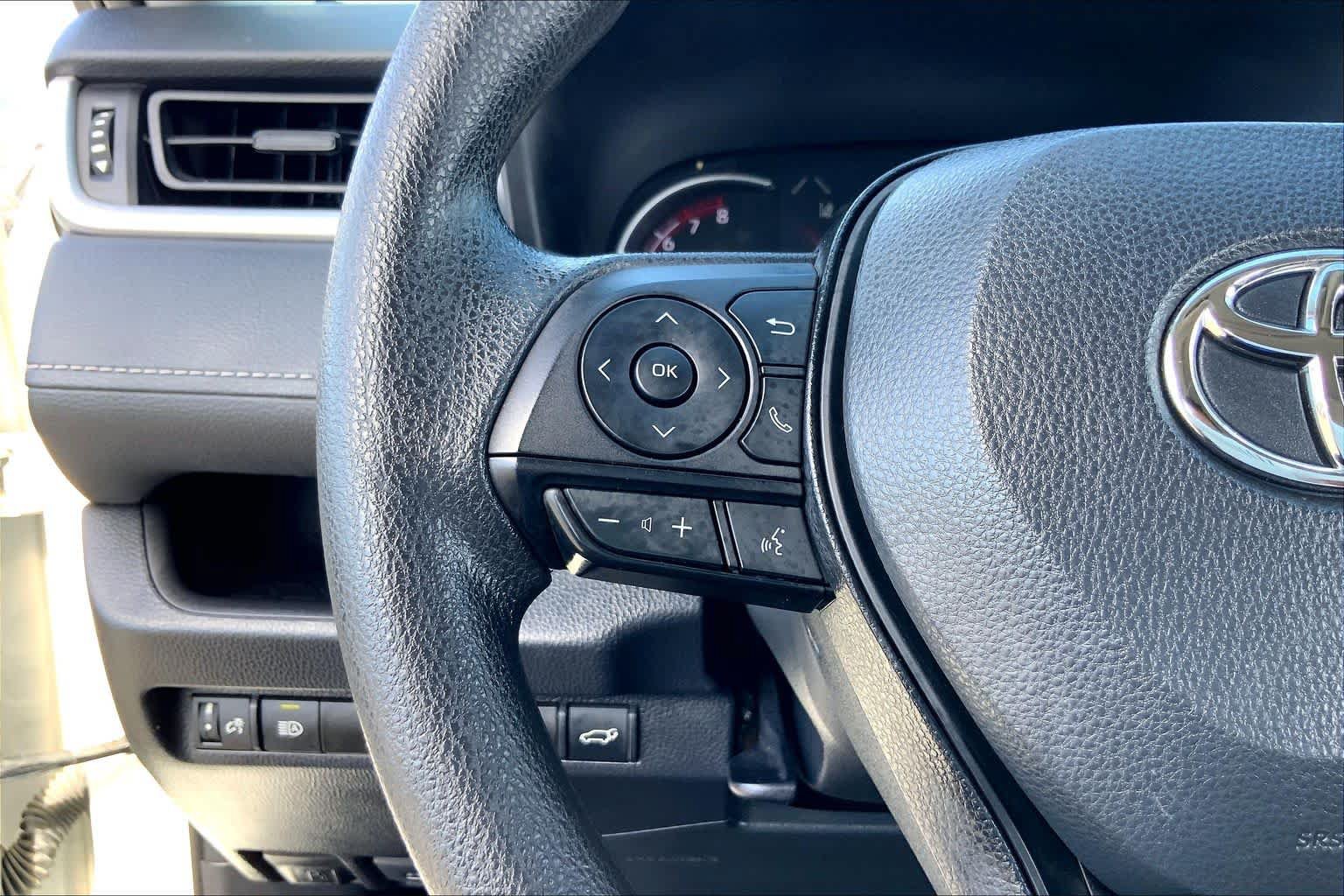 Used 2024 Toyota RAV4 XLE w/ Convenience Package FWD image 22