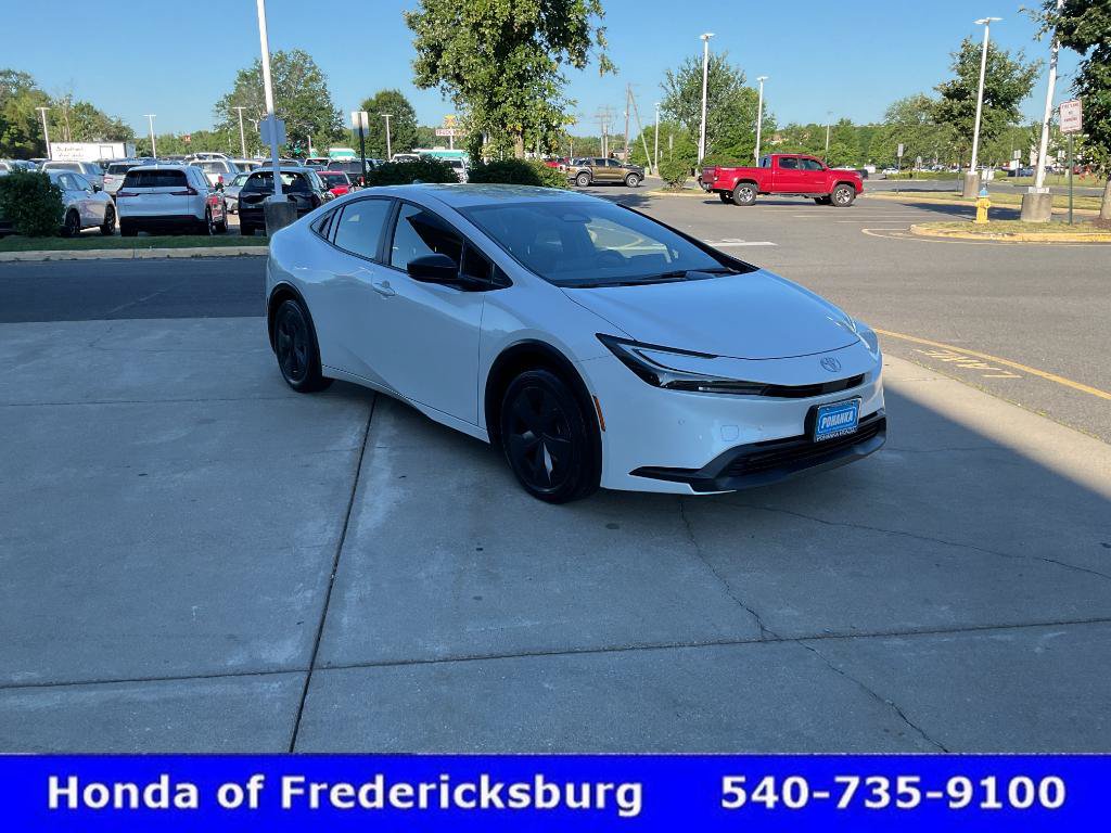 Used 2026 Toyota Prius LE FWD image 7