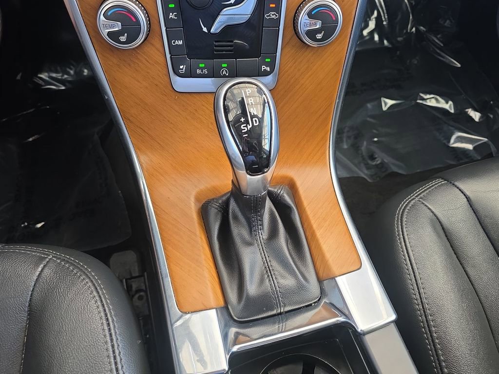 Used 2017 Volvo XC60 T6 Inscription w/ Preferred Option Package image 16