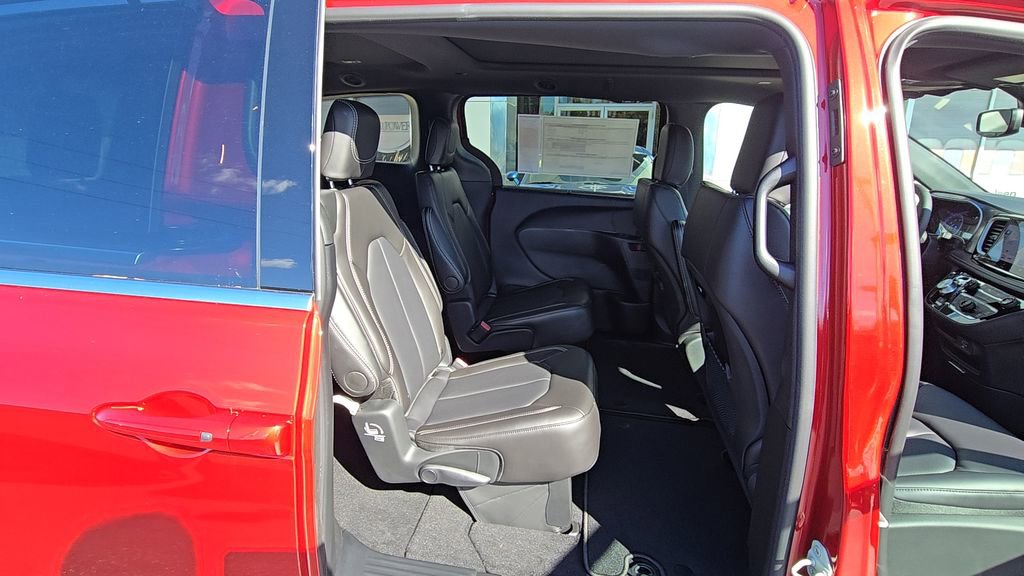 New 2026 Chrysler Pacifica Select image 18