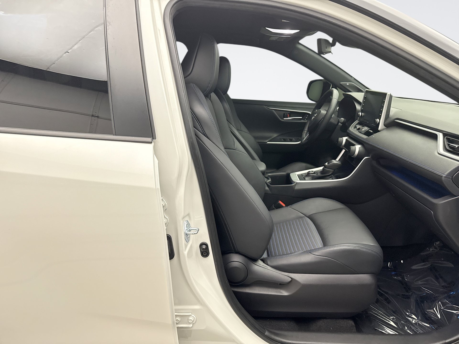 Used 2022 Toyota RAV4 XSE AWD/4WD image 19