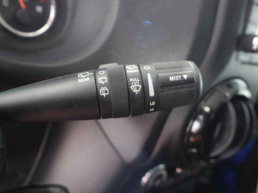 Used 2015 Jeep Wrangler Unlimited Sahara AWD/4WD image 34