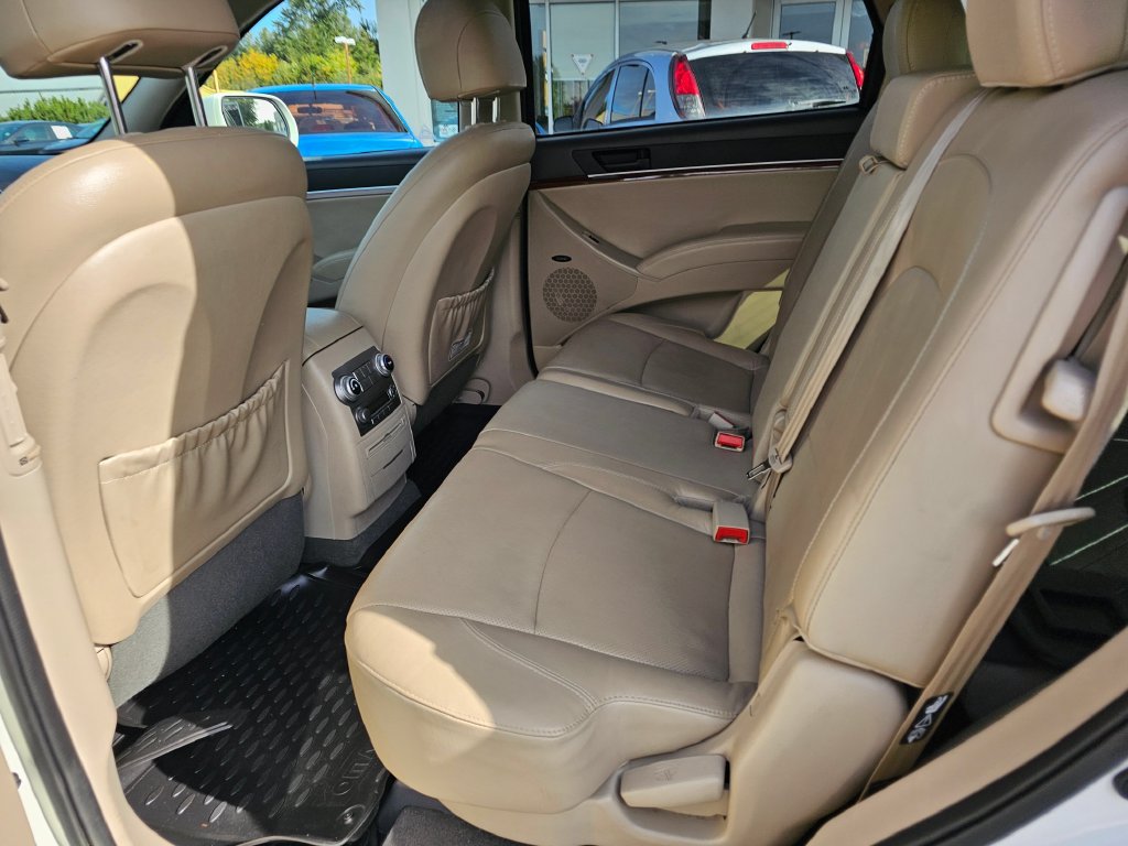 Used 2012 Hyundai Veracruz Limited w/ Entertainment Pkg FWD image 18