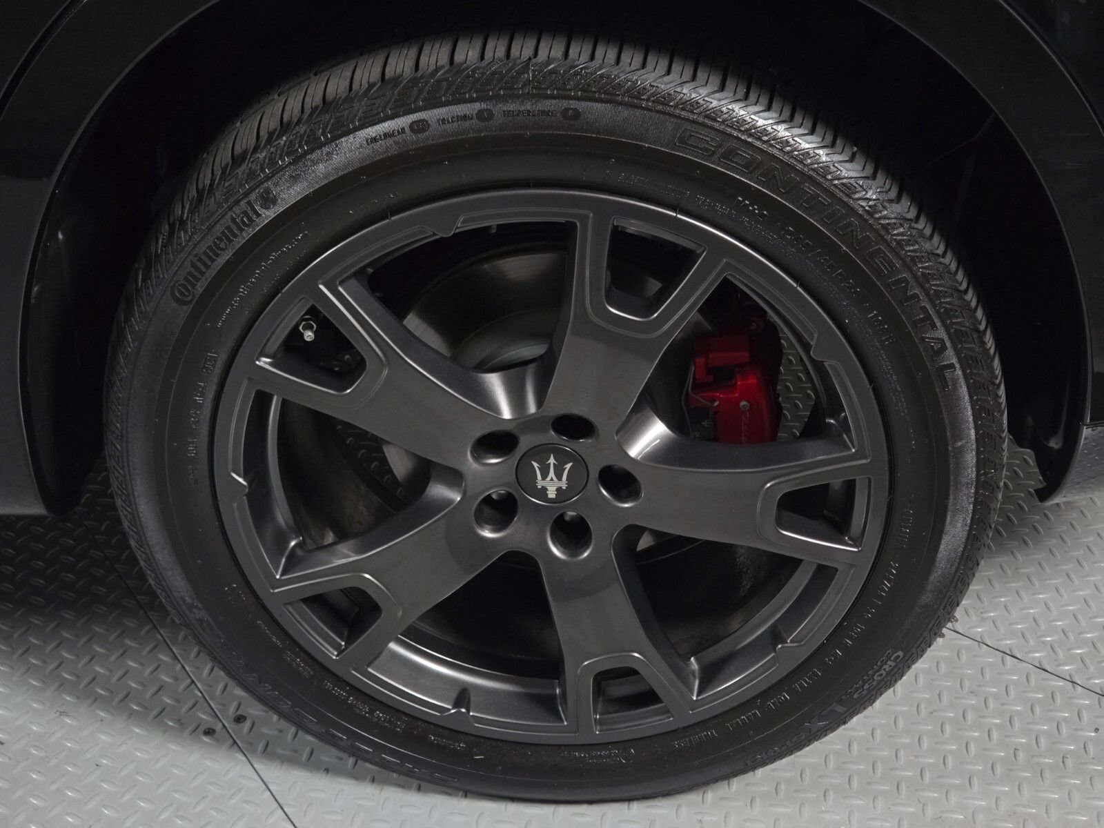Used 2019 Maserati Levante AWD/4WD image 10