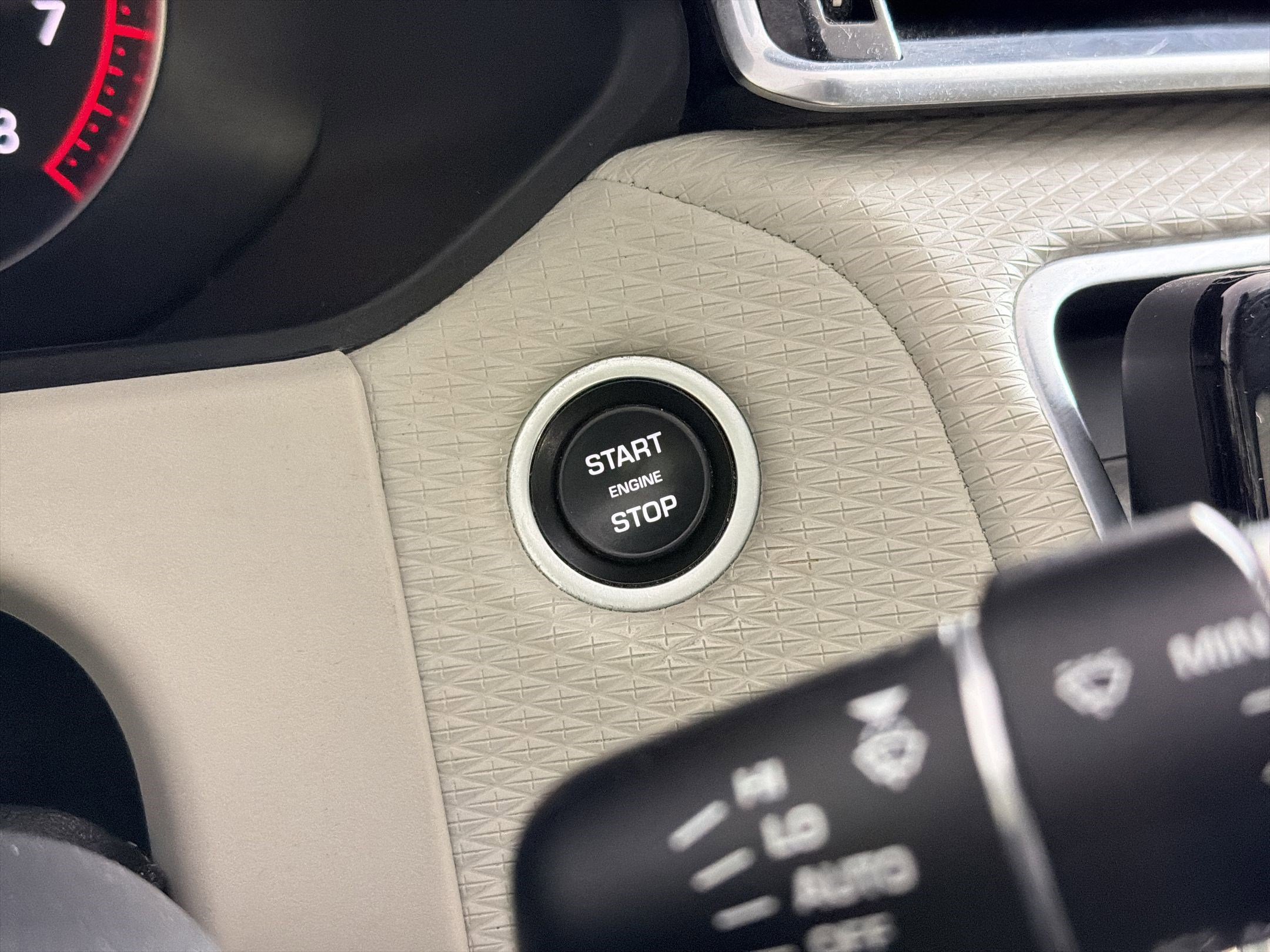 Used 2020 Land Rover Range Rover Velar S image 27