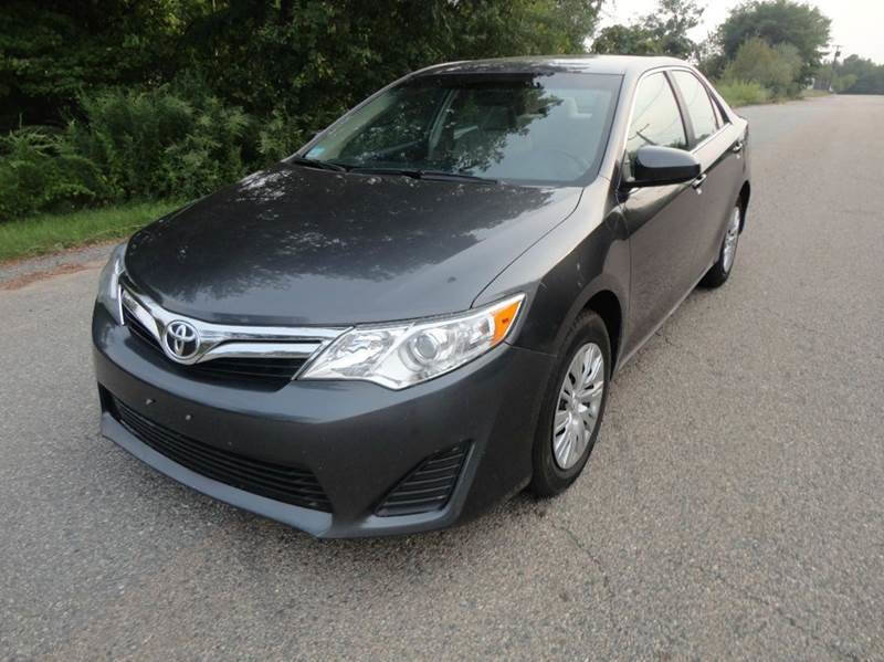 Used 2013 Toyota Camry LE image 1