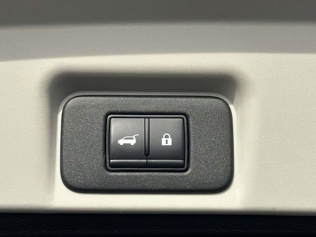 Used 2023 Nissan Ariya AWD image 12