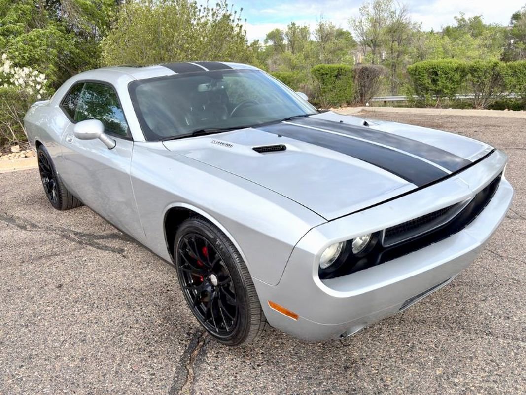 Used 2009 Dodge Challenger SRT8 w/ SRT Option Group II RWD image 2