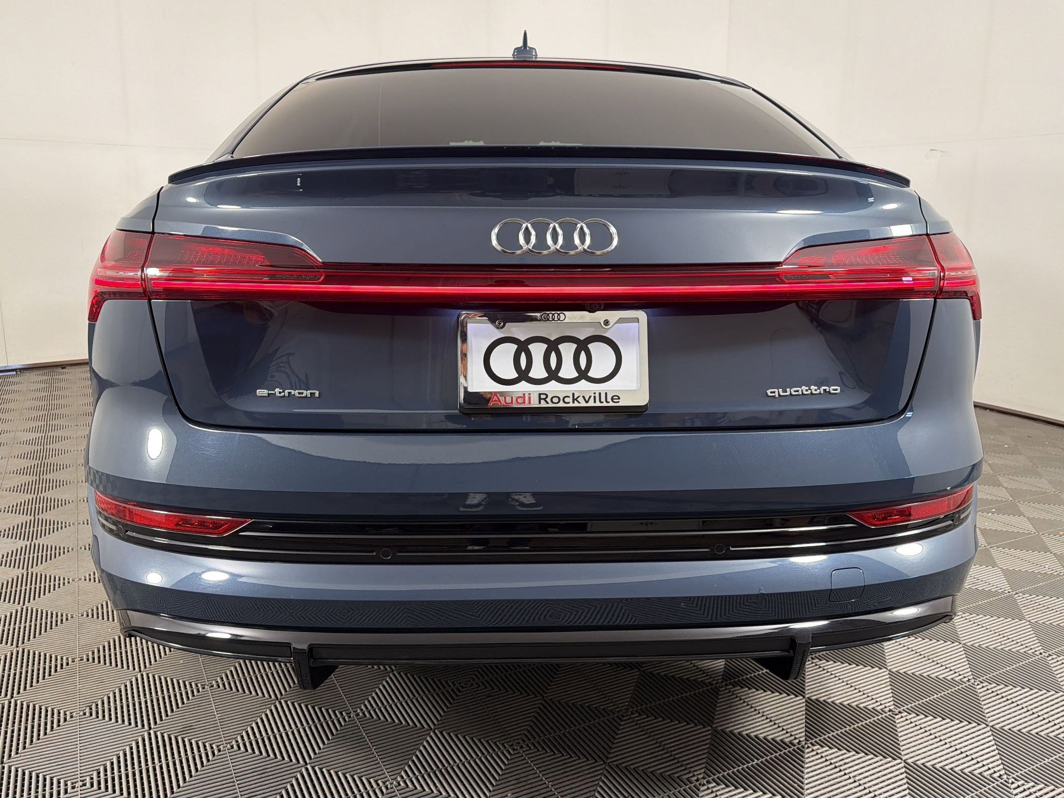 Used 2021 Audi e-tron Prestige w/ Prestige Package image 10