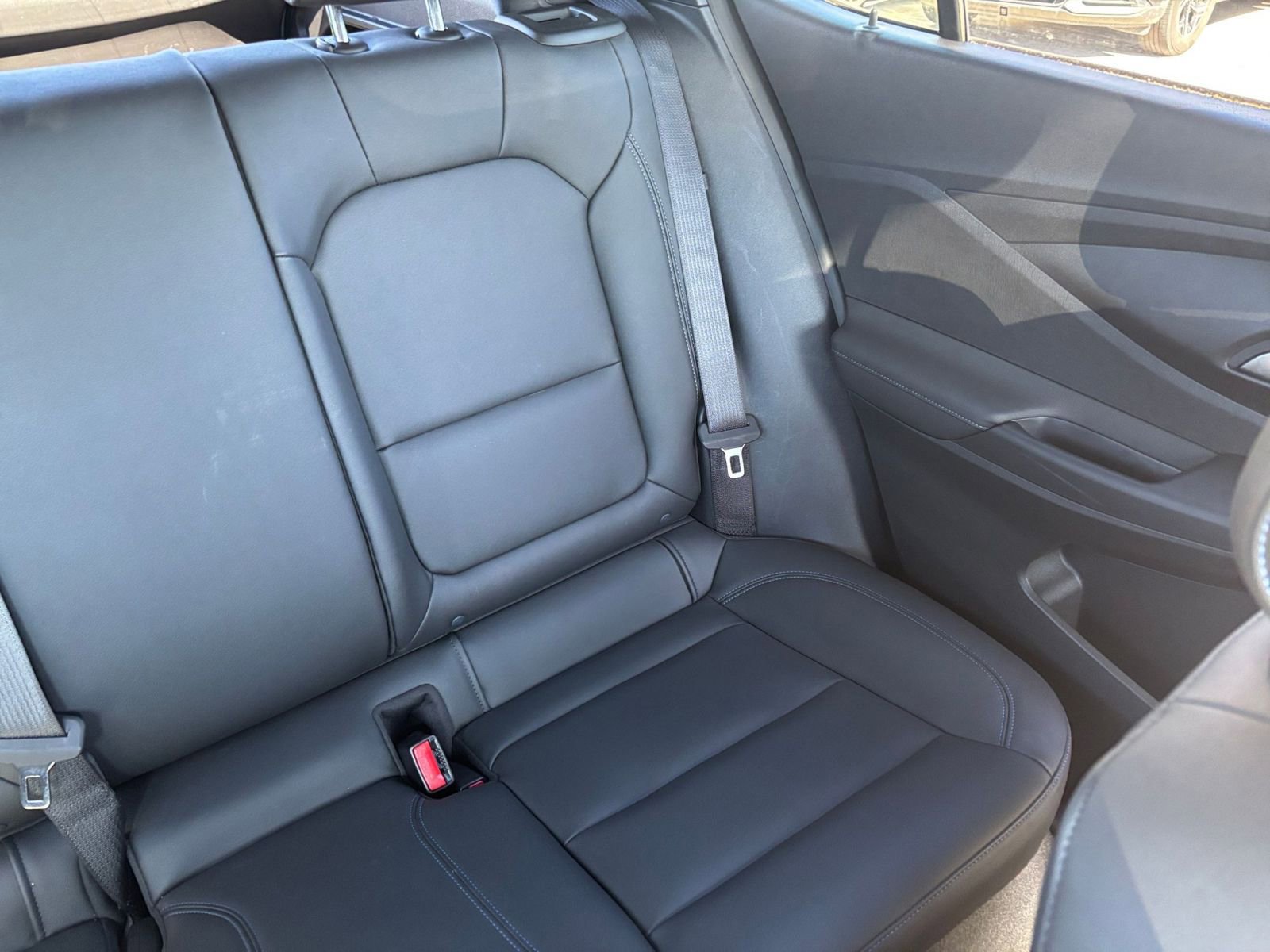 Used 2025 Buick Envista Sport Touring image 36