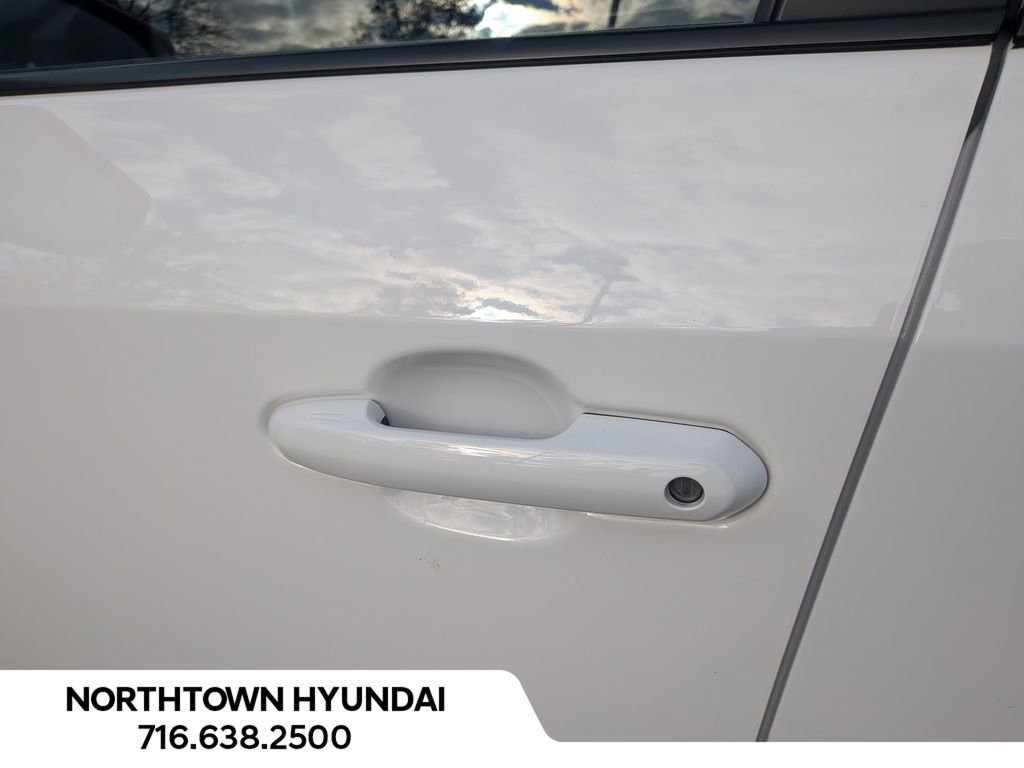 Used 2025 Toyota RAV4 XLE image 38