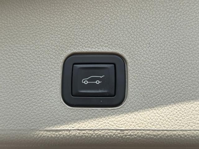 Used 2016 Cadillac SRX Luxury w/ Driver Awareness Package FWD image 19