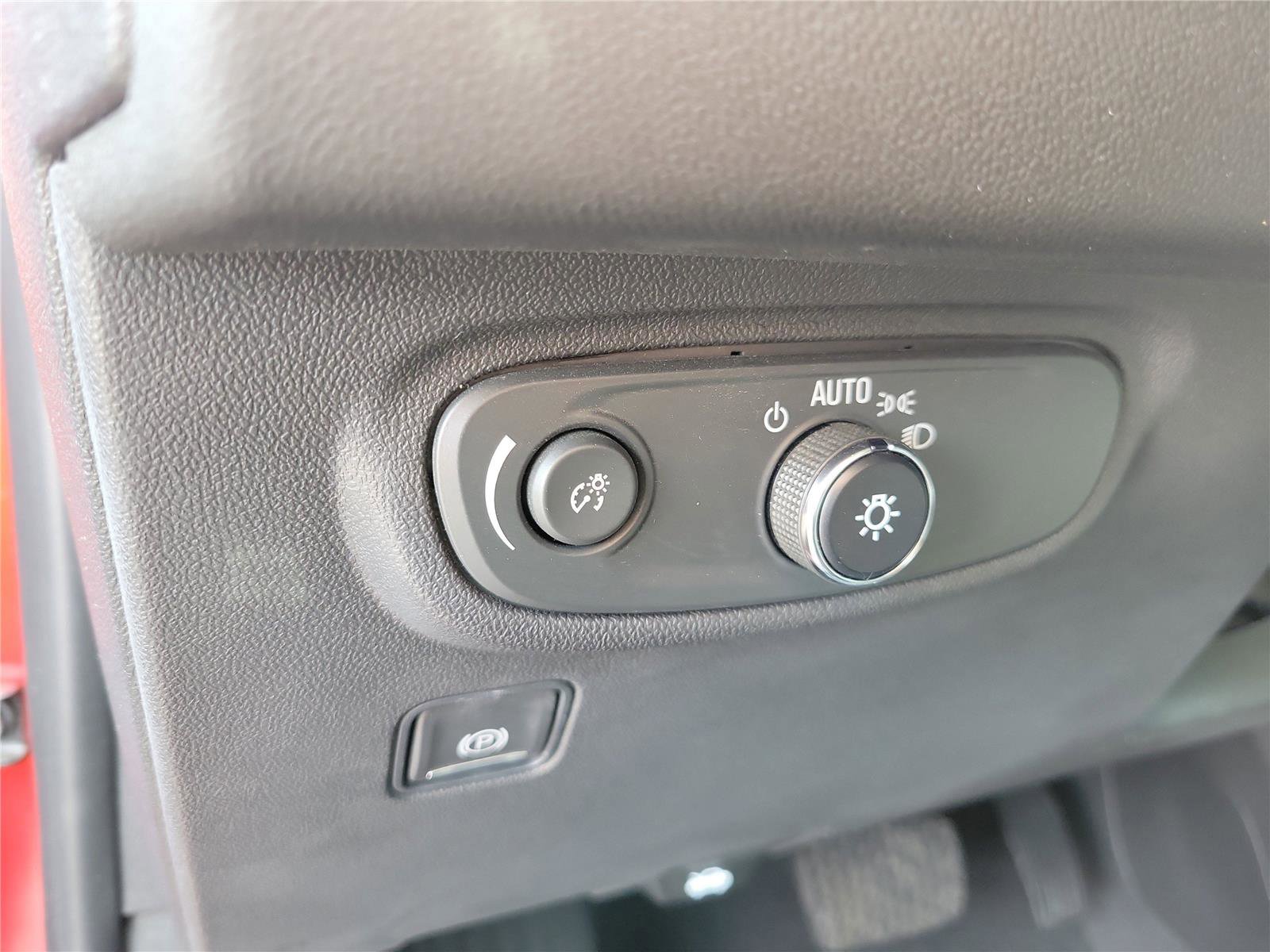 Used 2023 GMC Terrain SLE w/ Driver Convenience Package image 22