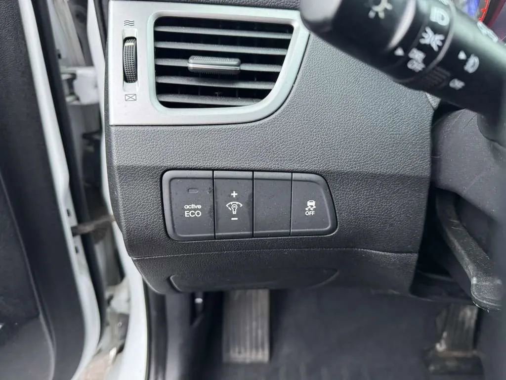 Used 2016 Hyundai Elantra Value Edition image 22