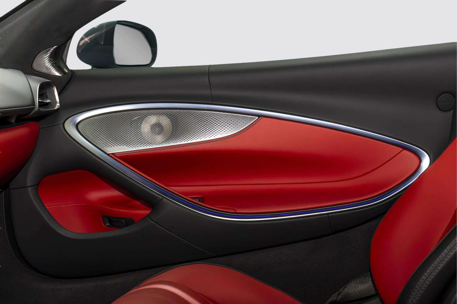 Used 2023 McLaren Artura RWD image 14