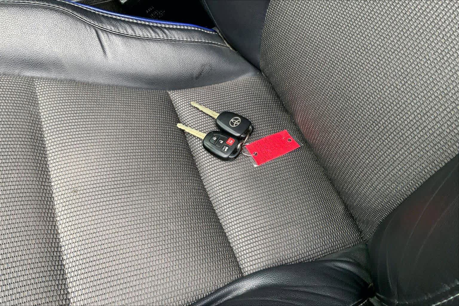 Used 2018 Toyota Corolla SE FWD image 14