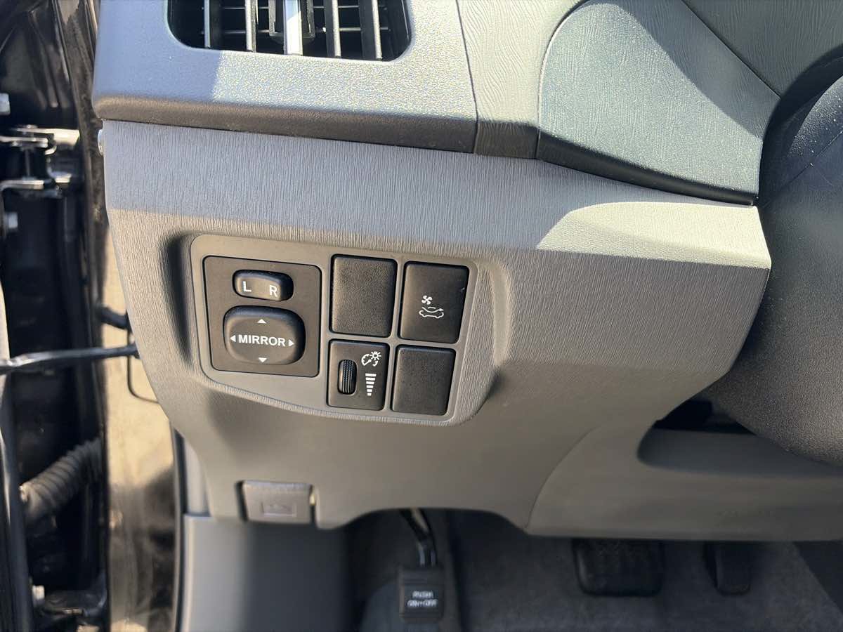 Used 2011 Toyota Prius Four w/ Solar Roof Pkg FWD image 33
