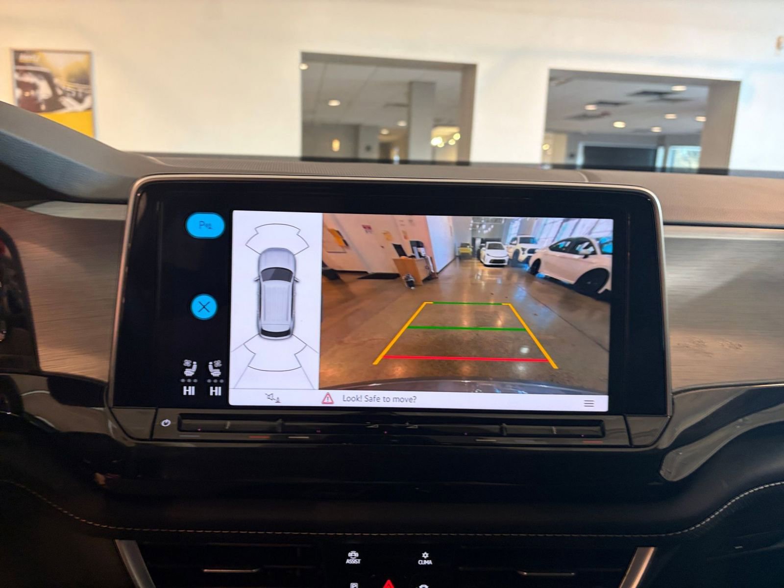 Used 2025 Volkswagen Atlas Cross Sport SE image 18