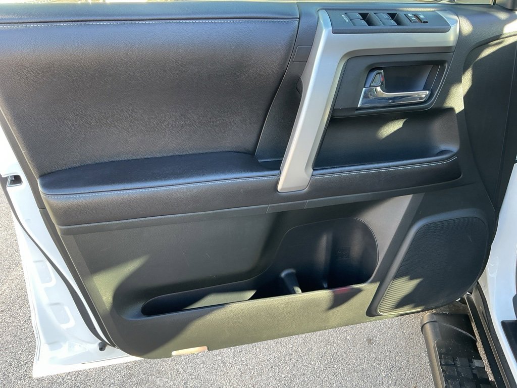 Used 2016 Toyota 4Runner SR5 image 23